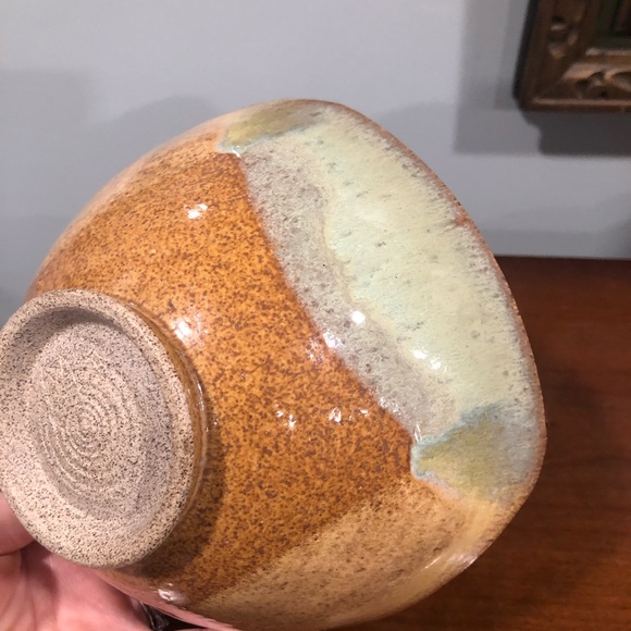 Signed handcrafted pottery bowl - Picture 8 of 10